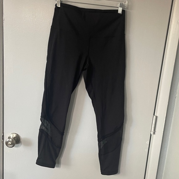 Lululemon High-Waisted  mesh Leggings 25” - Picture 6 of 8